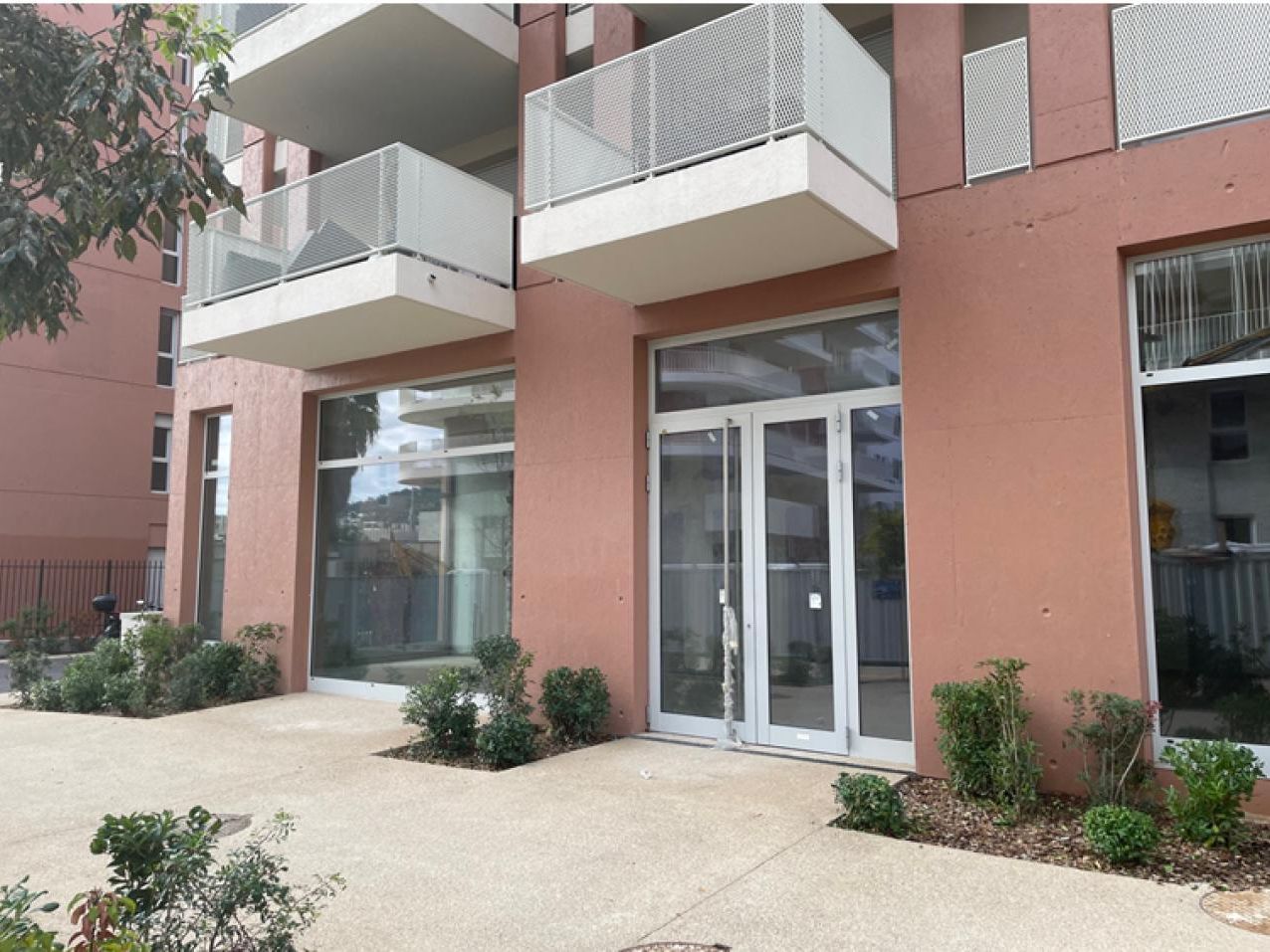 Vente Local commercial 91.9 m² non divisibles 06300 Nice