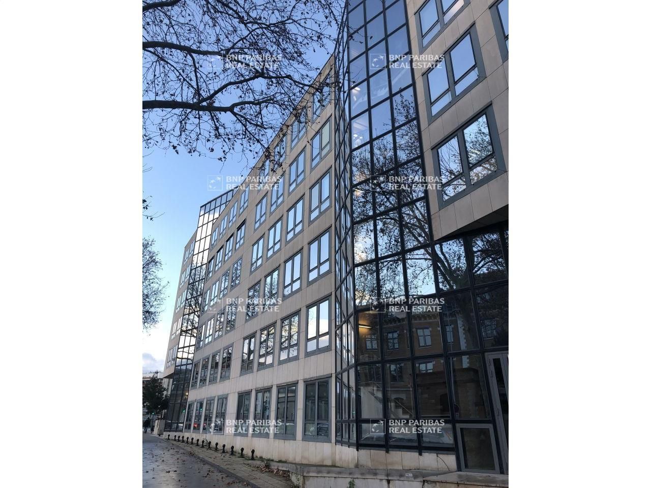 1142 m² pour ce bureaux en location à Lyon