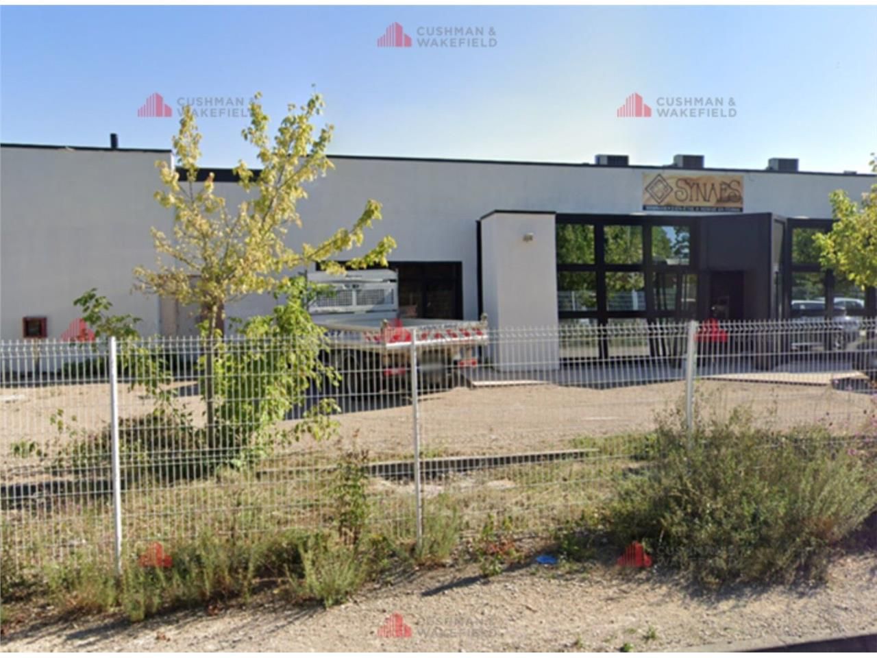 Bureaux au sein de la zone commerciale de QUETIGN