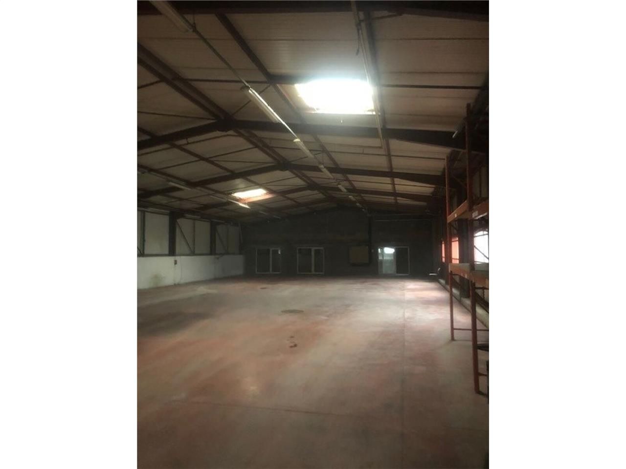 CUSHMAN & WAKEFIELD vous propose à l'Est de la vi