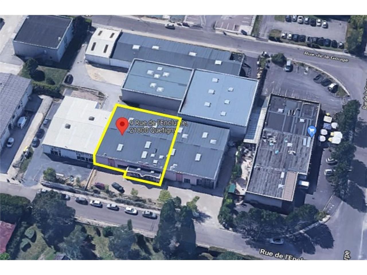 Bureaux au sein de la zone commerciale de QUETIGN