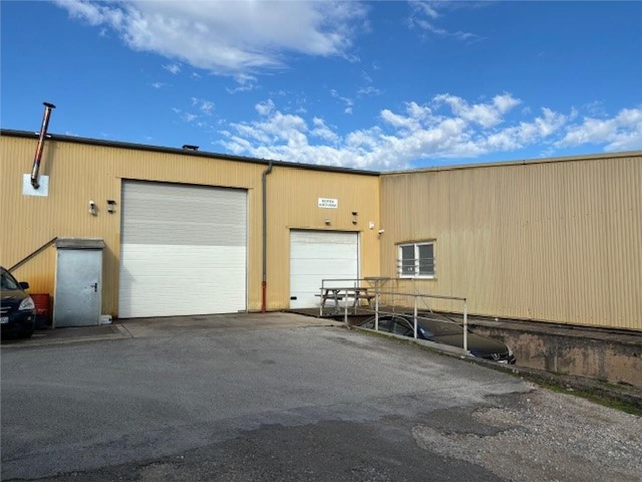 CUSHMAN & WAKEFIELD vous propose, à l'Est de la v