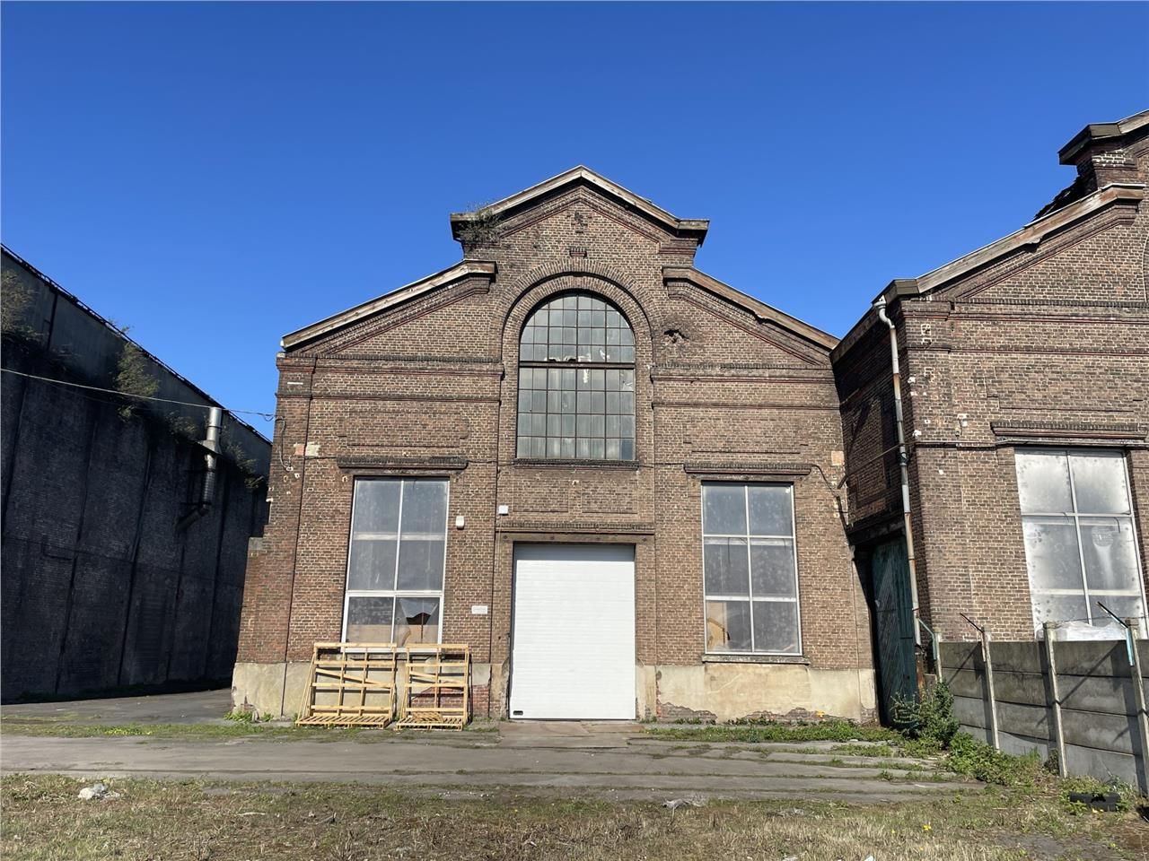 À Vendre ou à Louer, entrepôt ou local d'activité