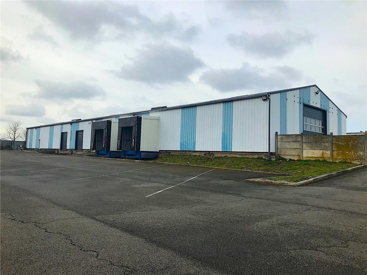 A LOUER entrepôt ou logistique équipé de bureaux 