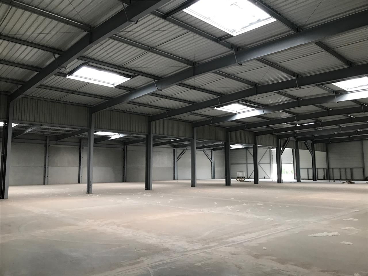 A LOUER entrepôt situé à 2mins de l'A23 dans la z