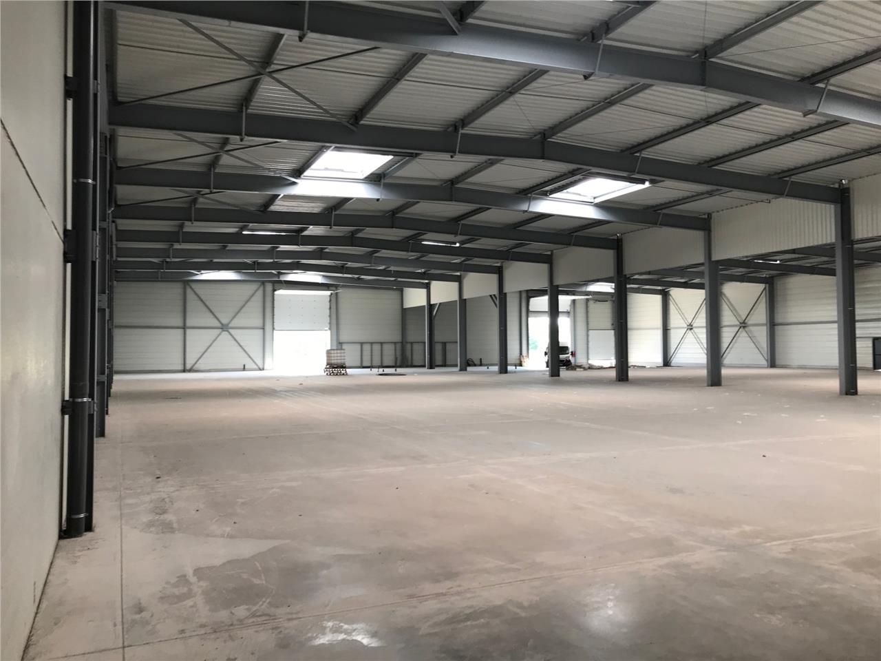 A LOUER entrepôt situé à 2mins de l'A23 dans la z