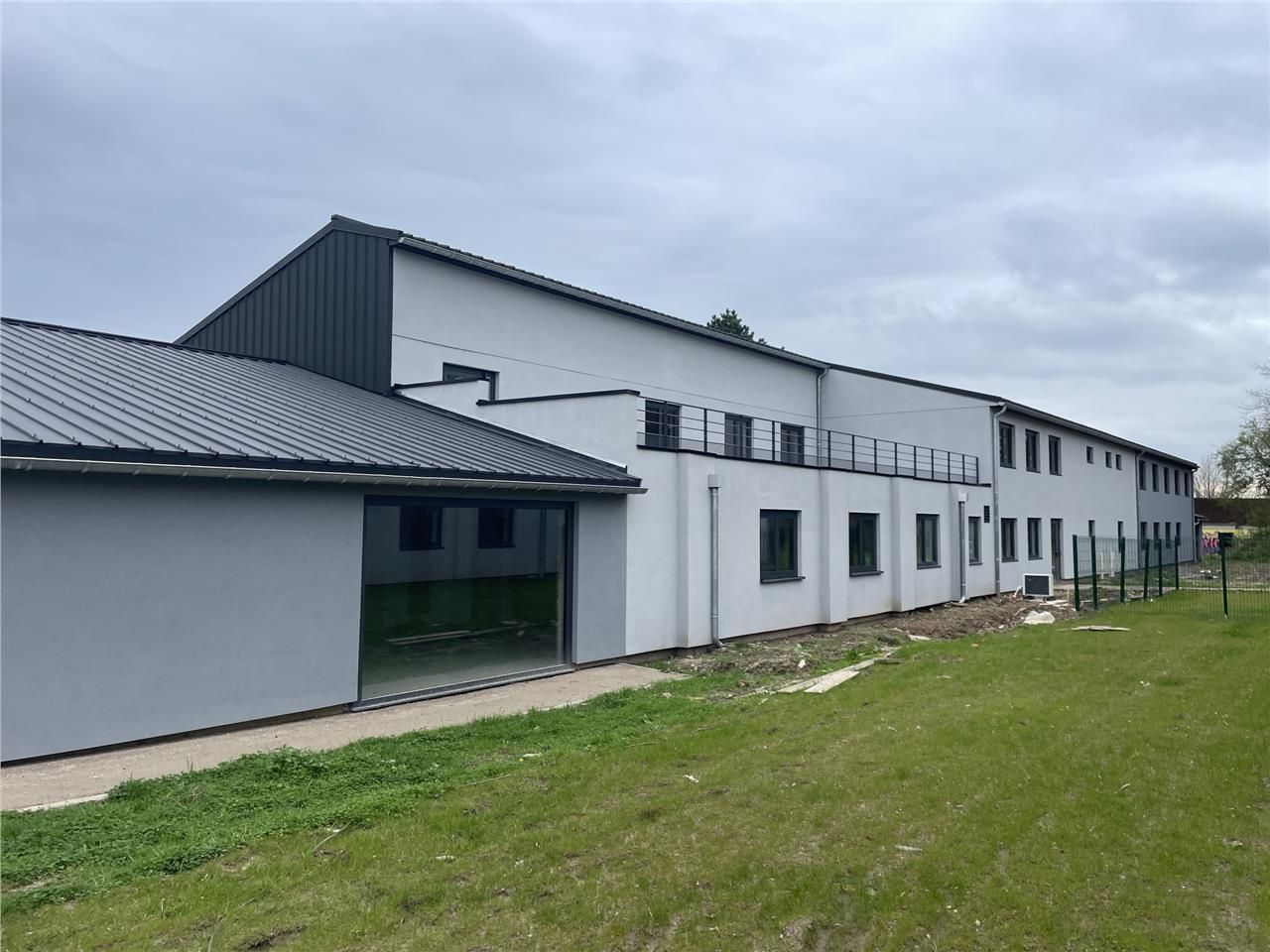 A louer ou à vendre, dans un immeuble entièrement