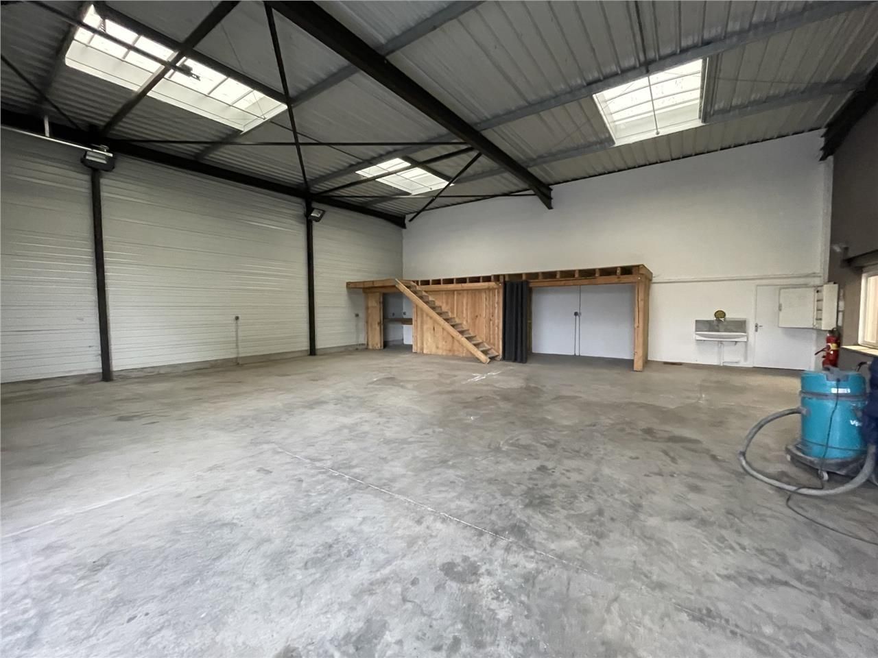 Locaux d'activité à louer dans une zone d'activit