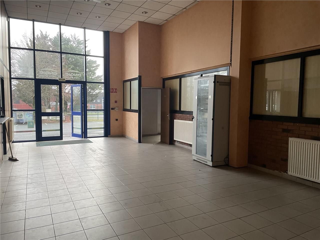 Local d'activité à louer dans un axe de grands pa