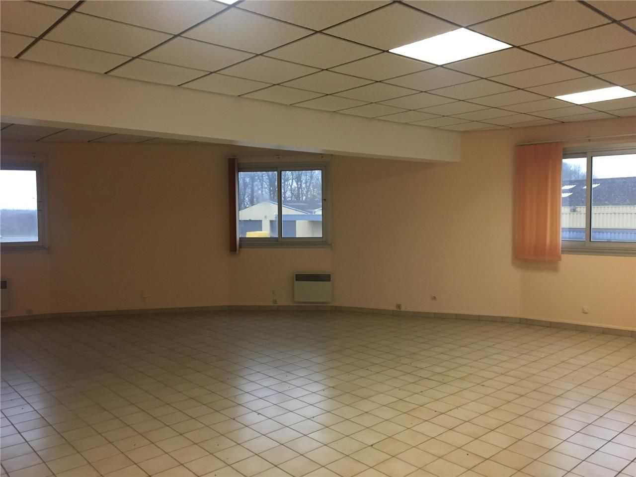 Nous vous proposons à la location 400m2 de bureau