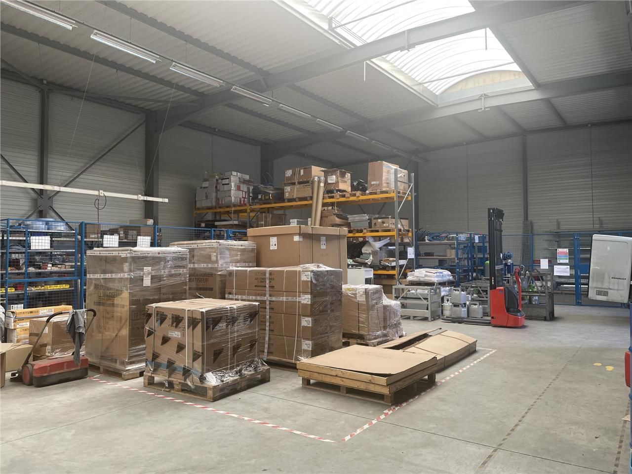 A louer, local d'activité en zone d'activité à Fl