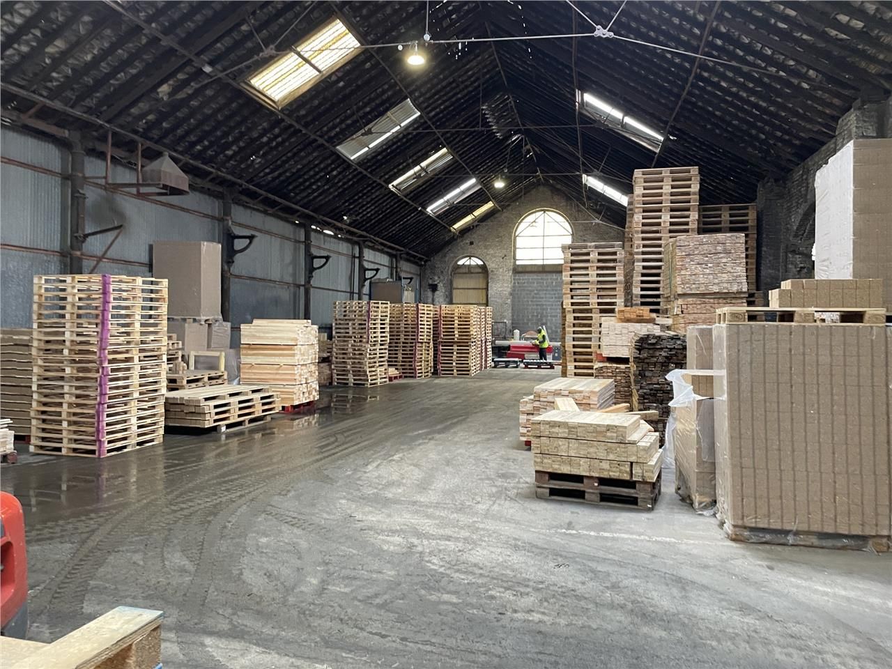 A louer, dans un ensemble immobilier plus vaste,