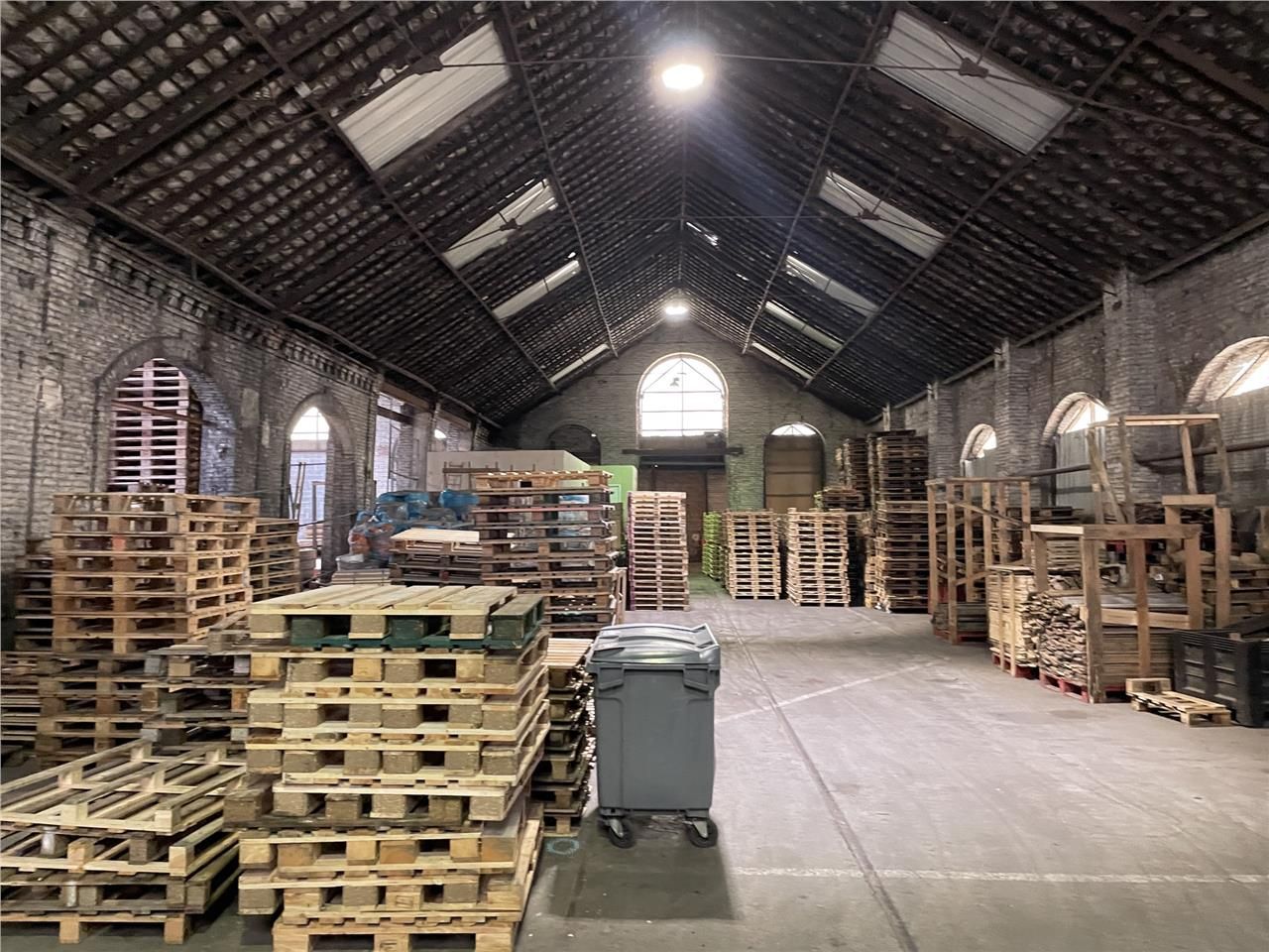 A louer, dans un ensemble immobilier plus vaste,