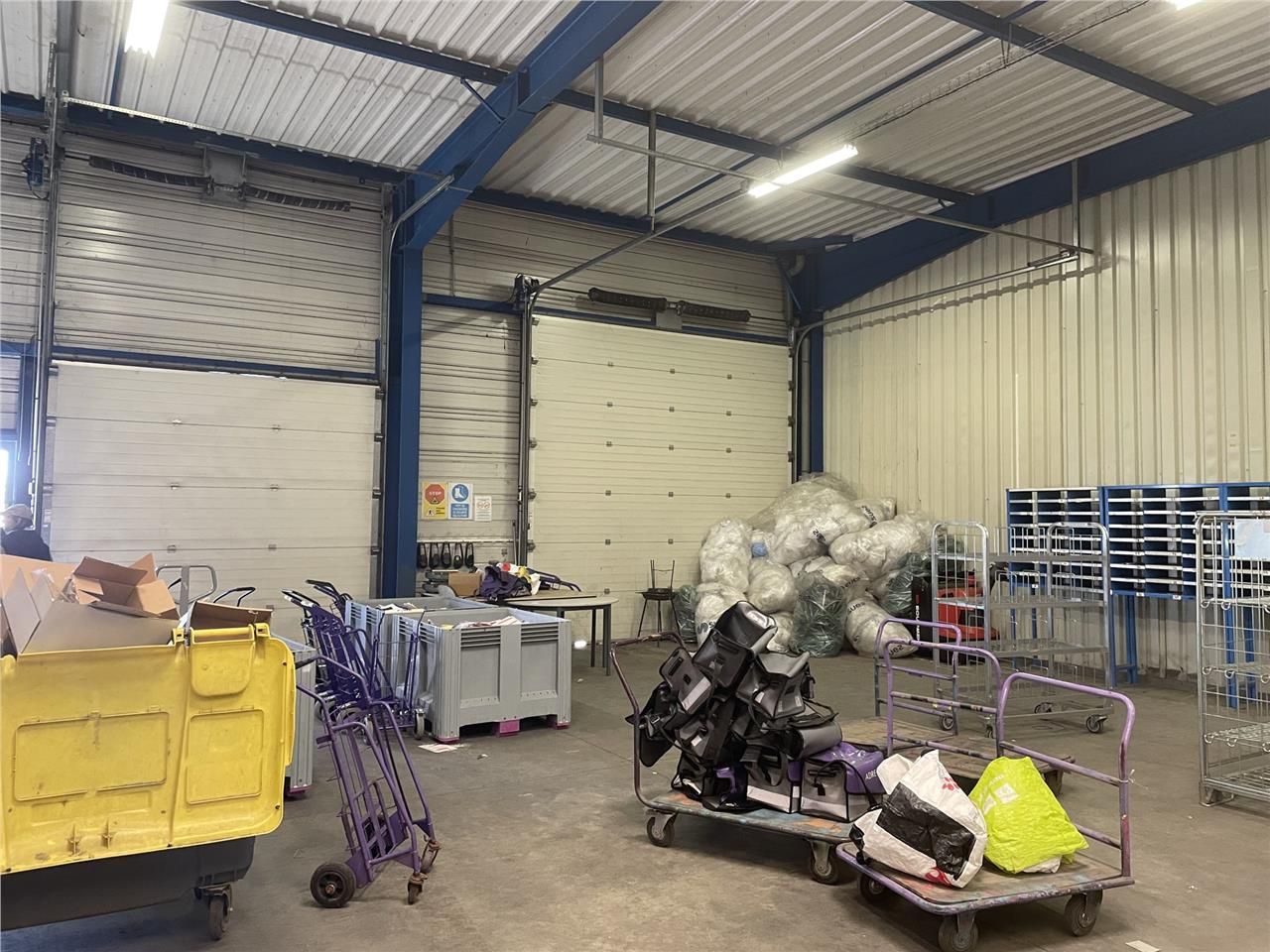 Cellule d'activité à louer à cuincy dans une zone