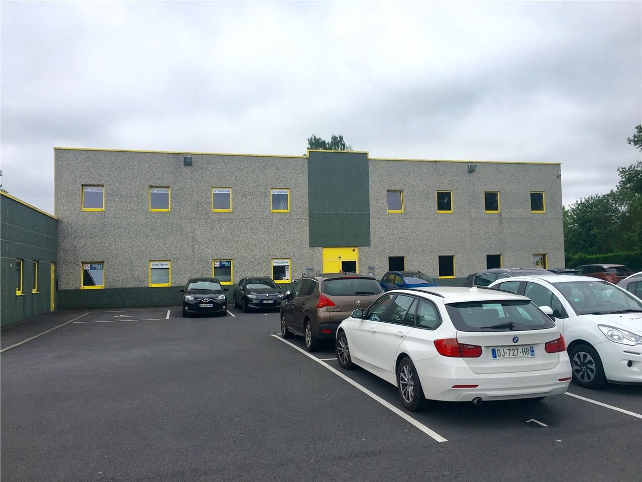 A louer, surface de bureaux aménagés récemment bé