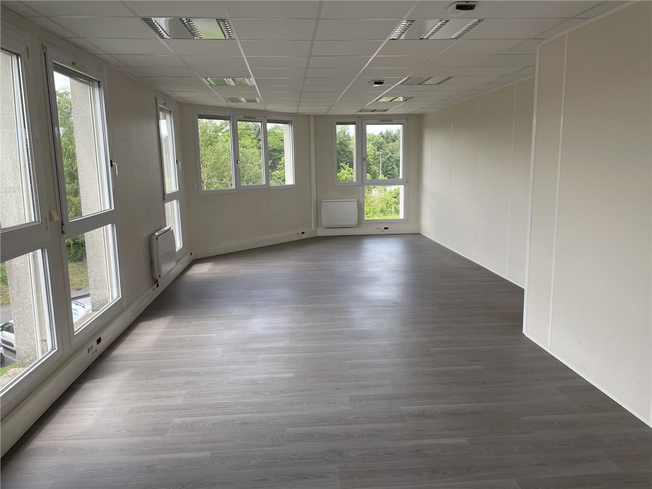 A louer, dans un immeuble tertiaire construit sur