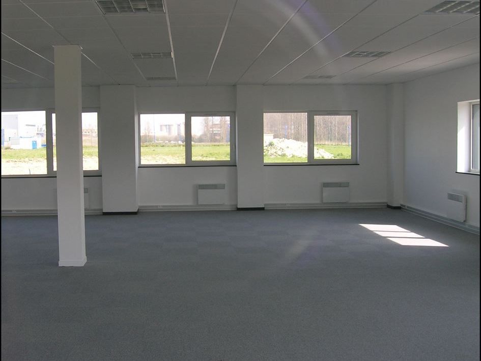 A louer, dans un immeuble tertiaire récent, une s