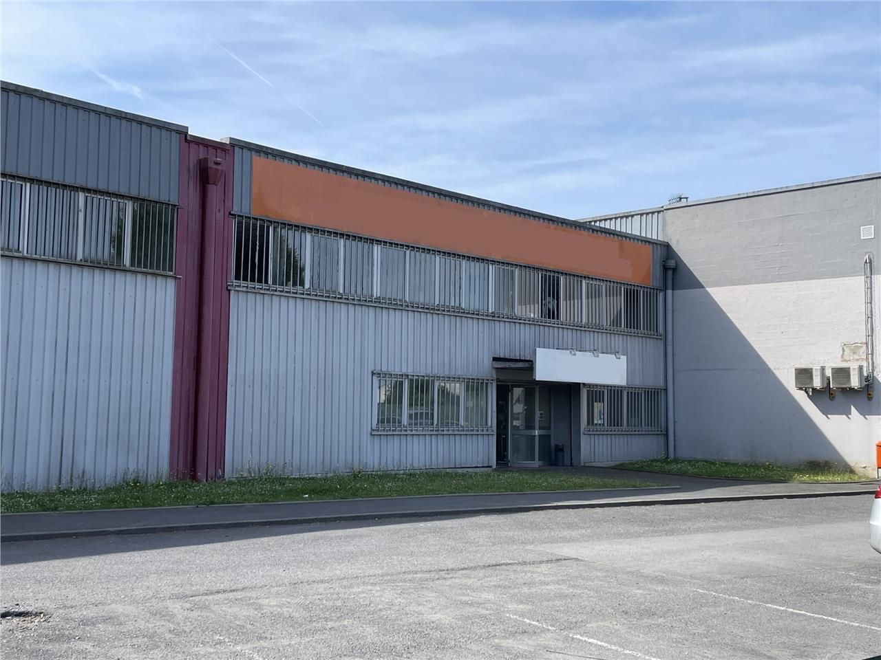 Situé dans la zone d'activité PRIME de Valencienn