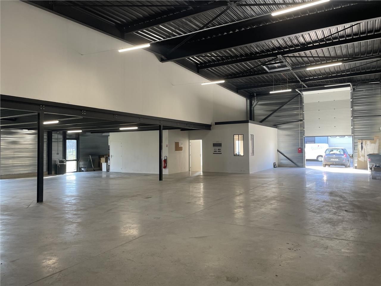 Cellule d'activités à vendre dans un parc d'activ