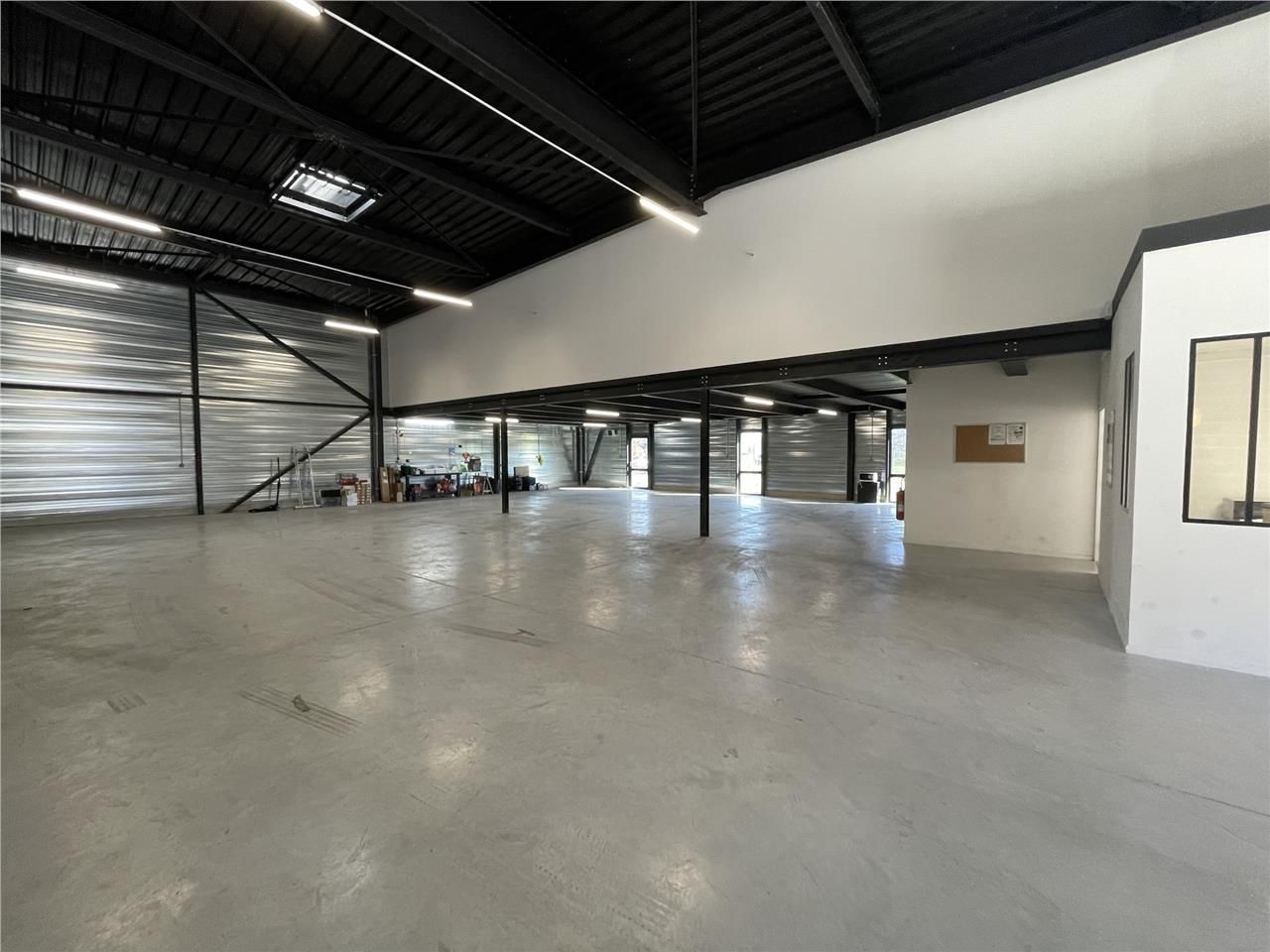 Cellule d'activités à vendre dans un parc d'activ