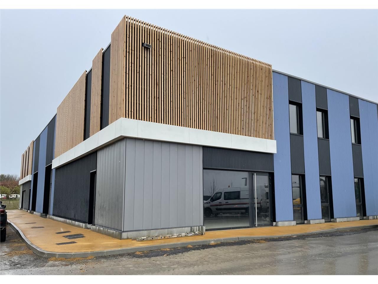 A vendre ou à louer, cellules d'activité située d