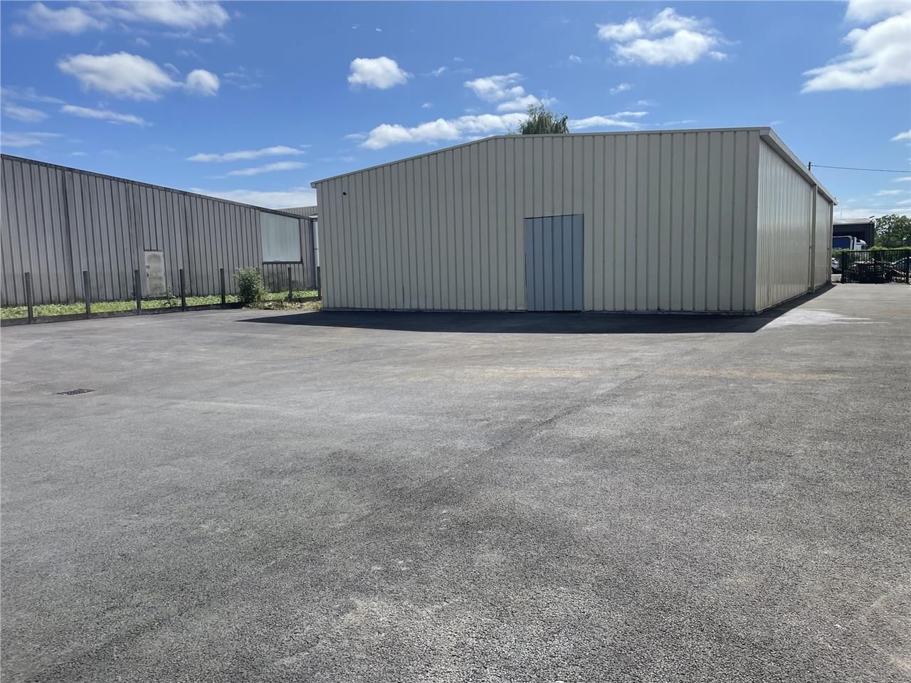 A louer, local d'activités indépendant situé dans