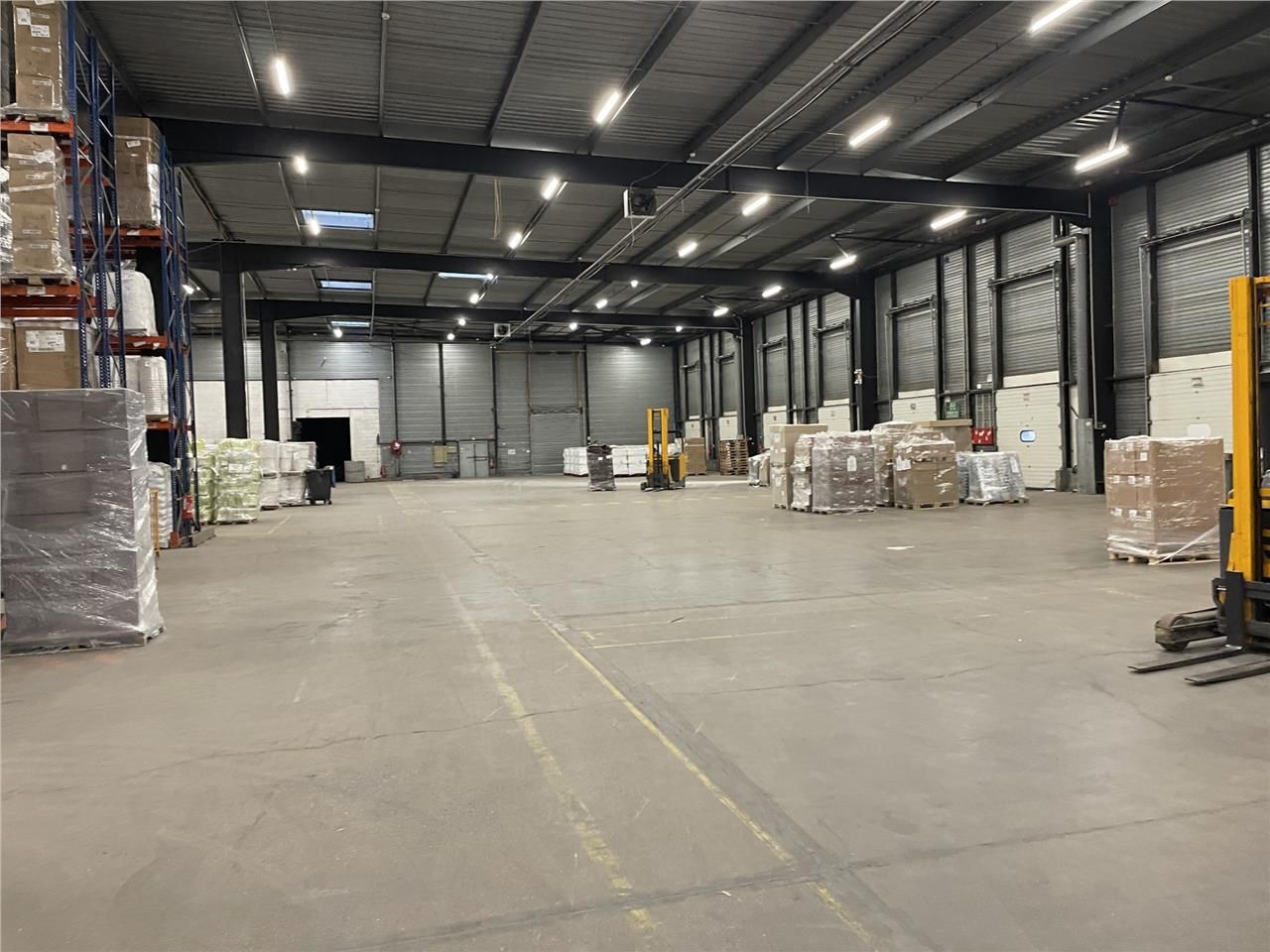 A louer, dans un immeuble plus vaste, une cellule