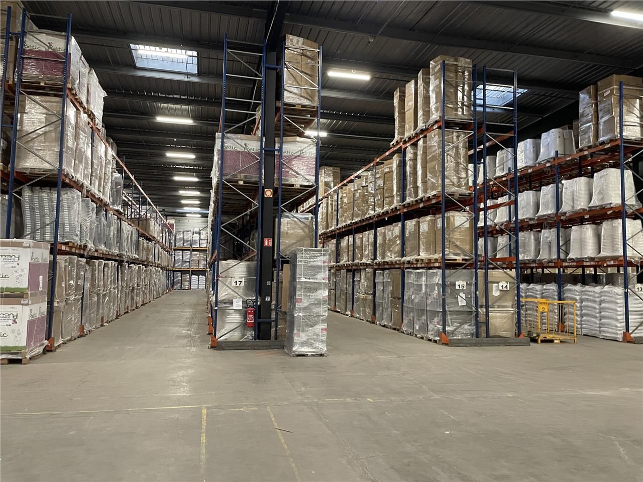 A louer, dans un immeuble plus vaste, une cellule