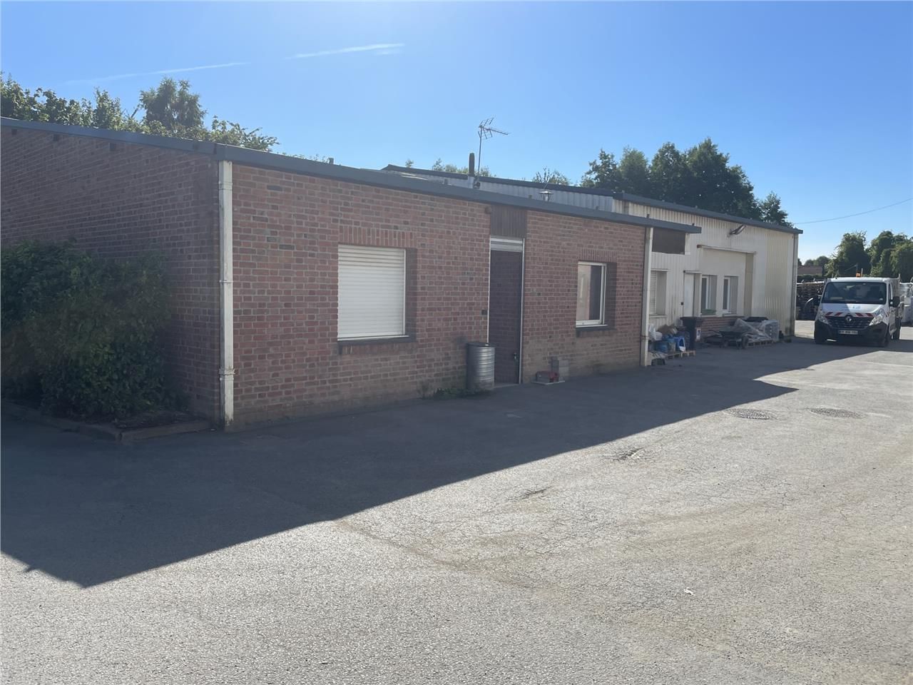 A vendre, à proximité de l'autoroute A 21, un ens