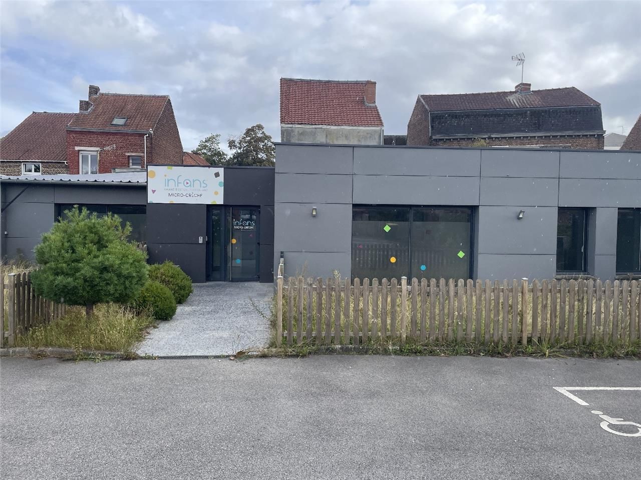 A louer, sur un axe passant et à proximité du cen