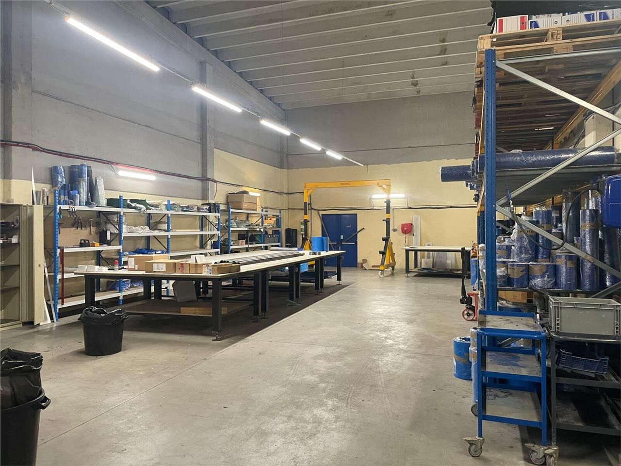 A louer, reste à louer 2 lots de 250m2 avec ses b