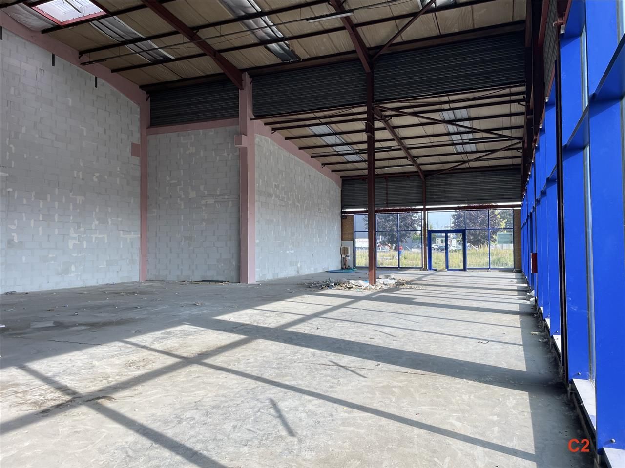 A LOUER plusieurs locaux d'activités et entrepôts