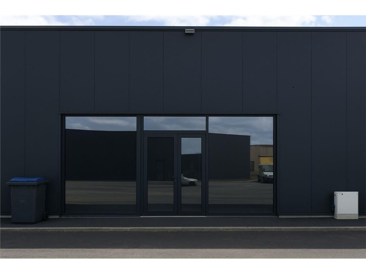 À LOUER - LOCAL D'ACTIVITÉ NEUF - 272 m² - BOULOG