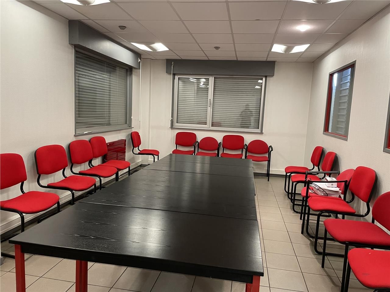 A vendre,  entrepôt situé à Lens dans une zone dy