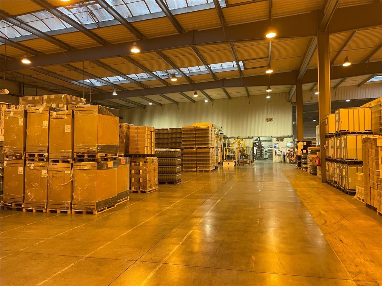 A louer, un entrepôt récent et en excellent état,