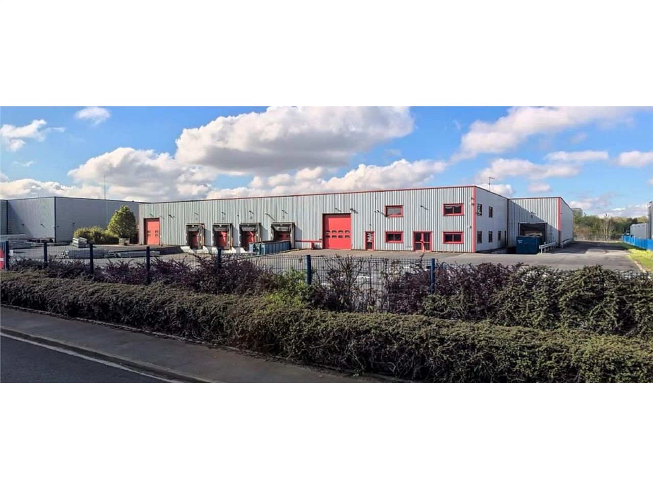 Entrepôt à vendre dans une zone dynamique et à pr