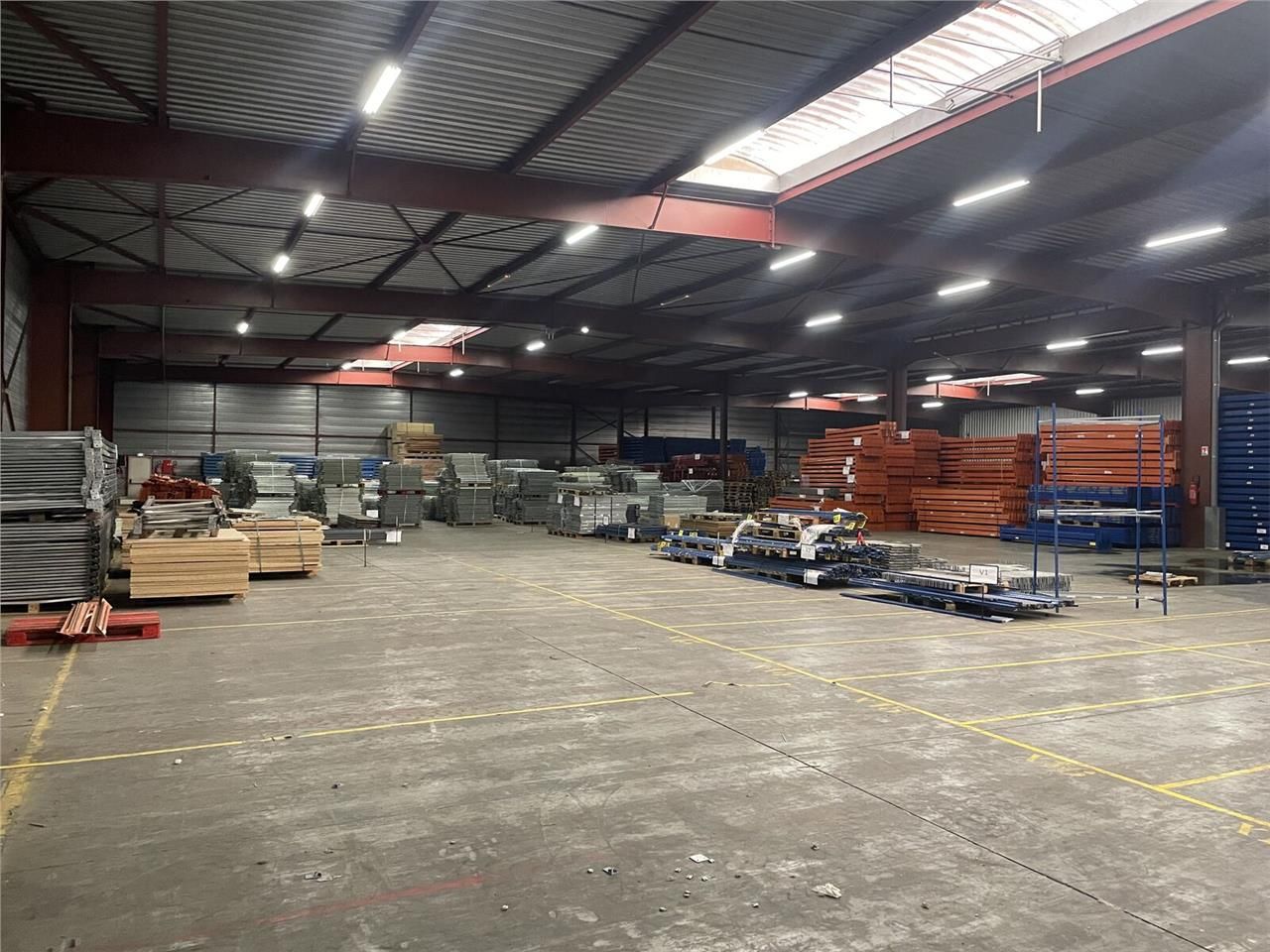 Entrepôt à vendre dans une zone dynamique et à pr