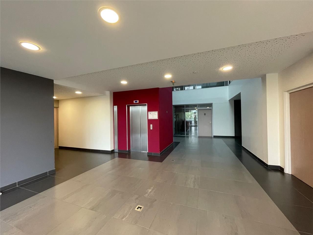 Située au sein d'un bâtiment tertiaire, cette sur