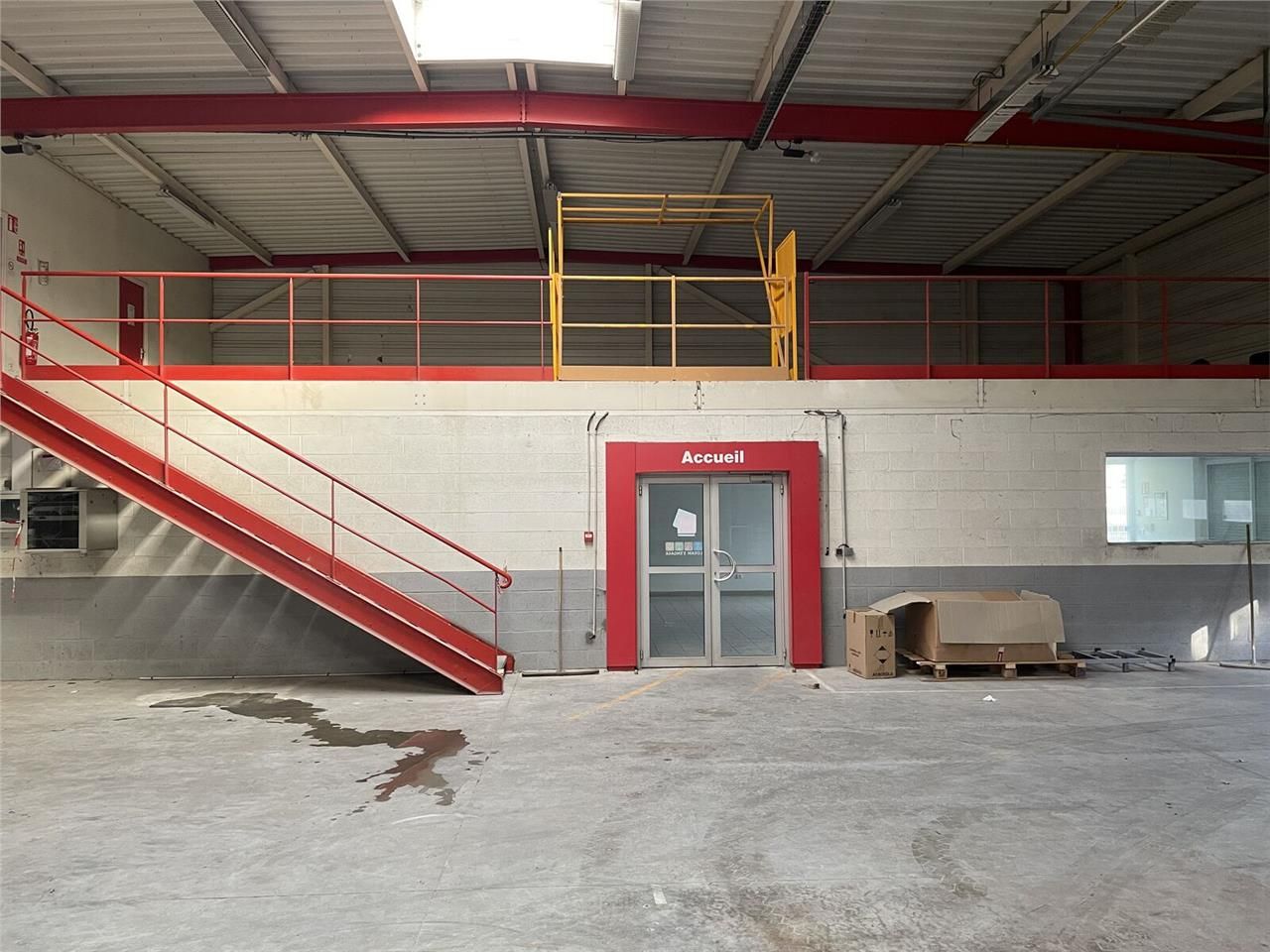 Idéalement situé en bordure de l'autoroute A25, c