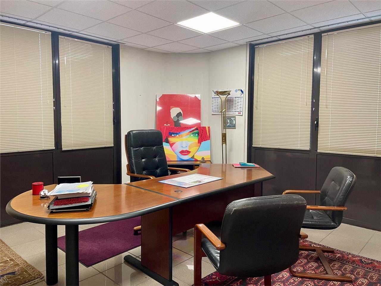 À LOUER - BÂTIMENT INDUSTRIEL À CALAIS  Situé à C