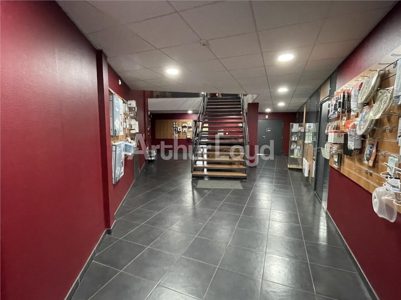 RARE SUR LE SECTEUR: Bâtiment indépenda