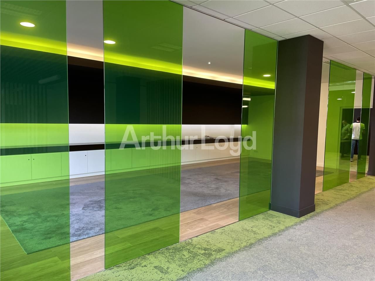 Bureaux à vendre ou à louer à VALE