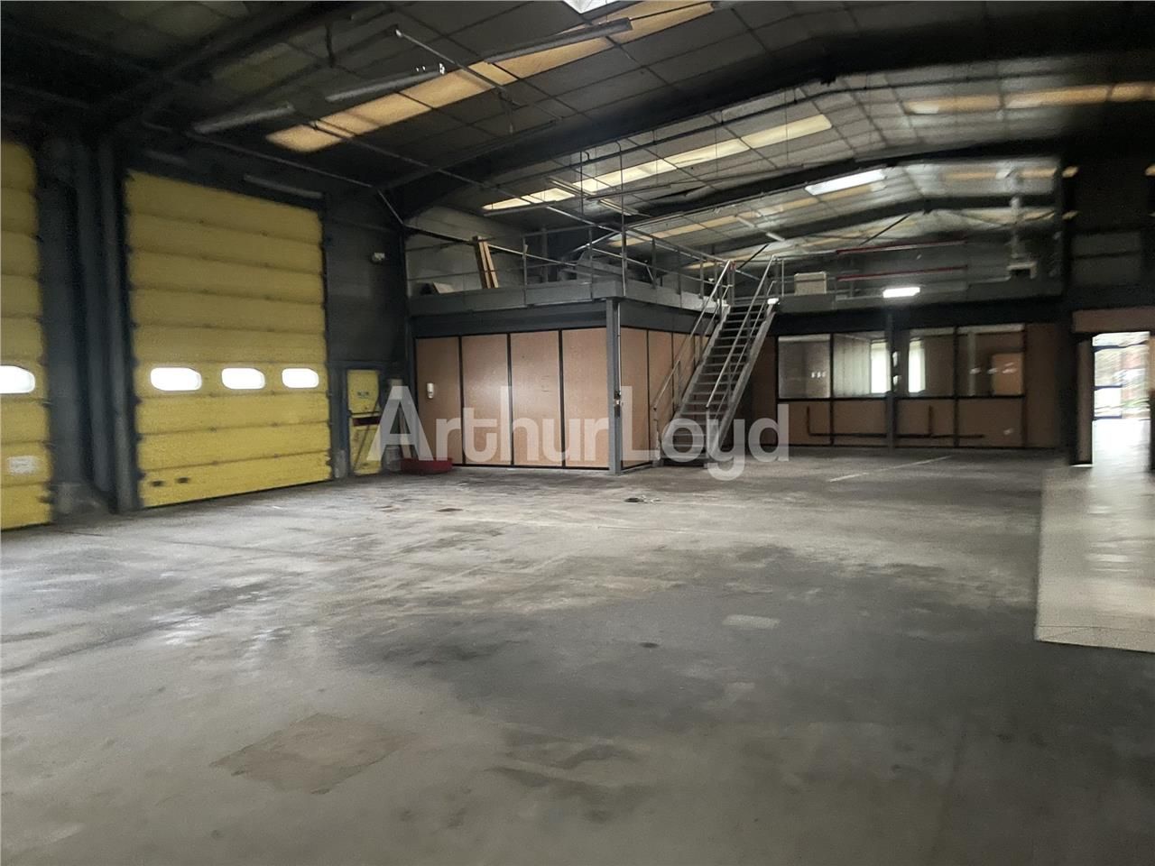 Local d'activité à louer dans un axe de