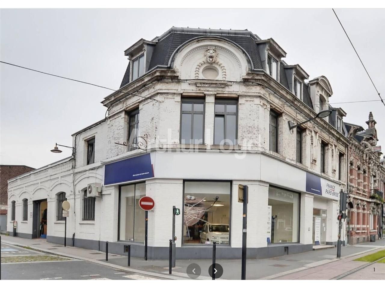 Entrepôt avec Bureaux à louer au centre
