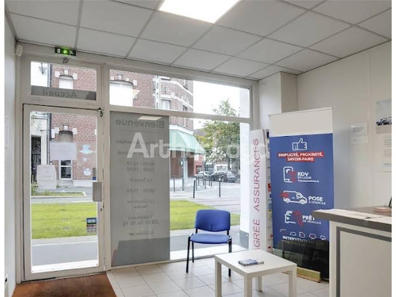 Entrepôt avec Bureaux à louer au centre