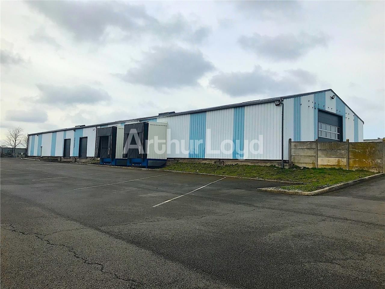 A LOUER entrepôt ou logistique équip