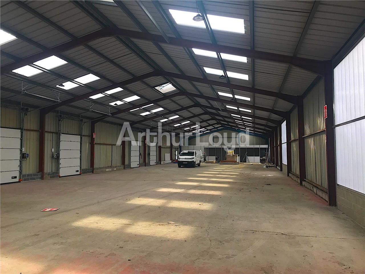 A LOUER entrepôt ou logistique équip