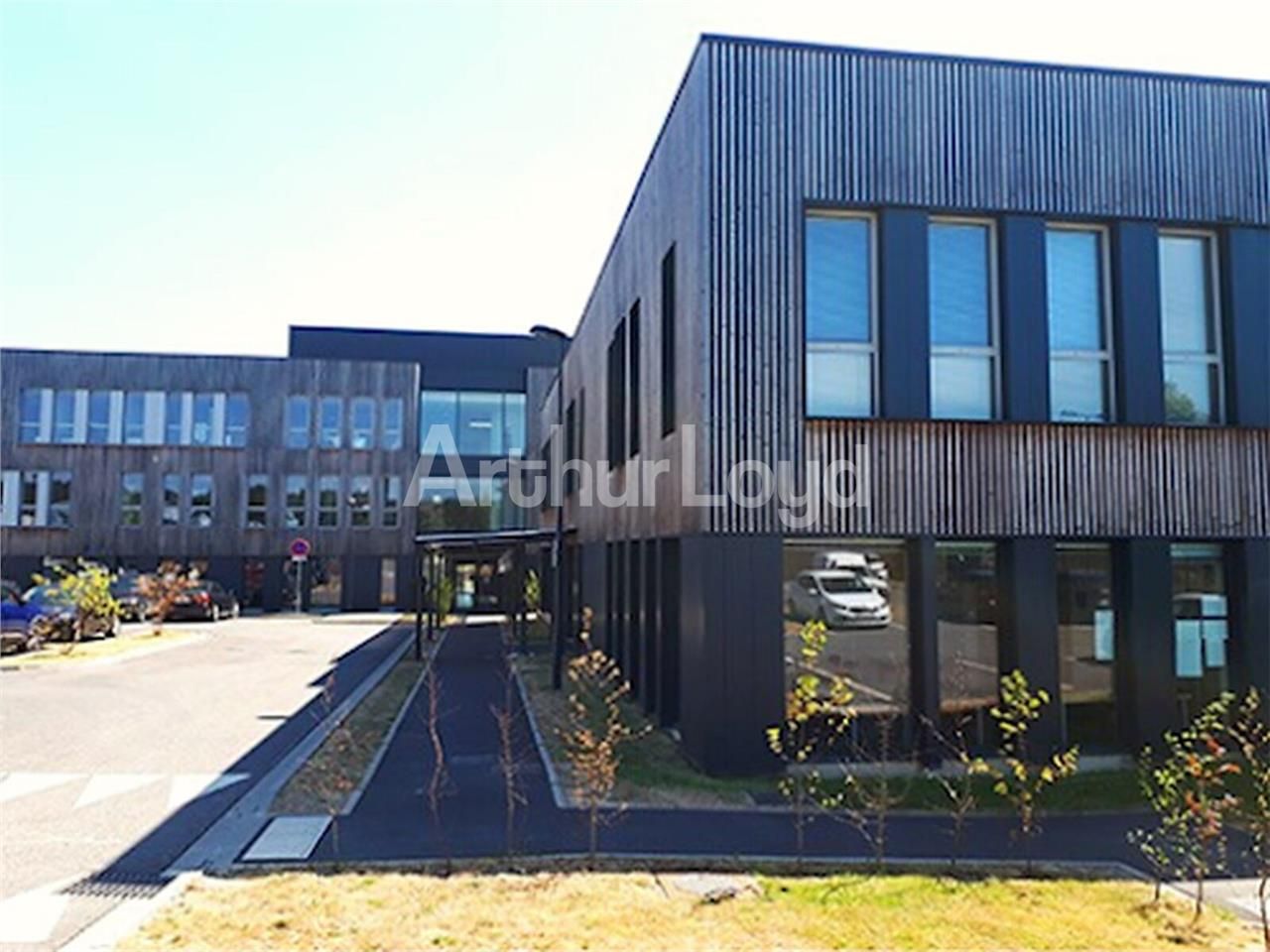 Bureaux à vendre ou à louer à VALE
