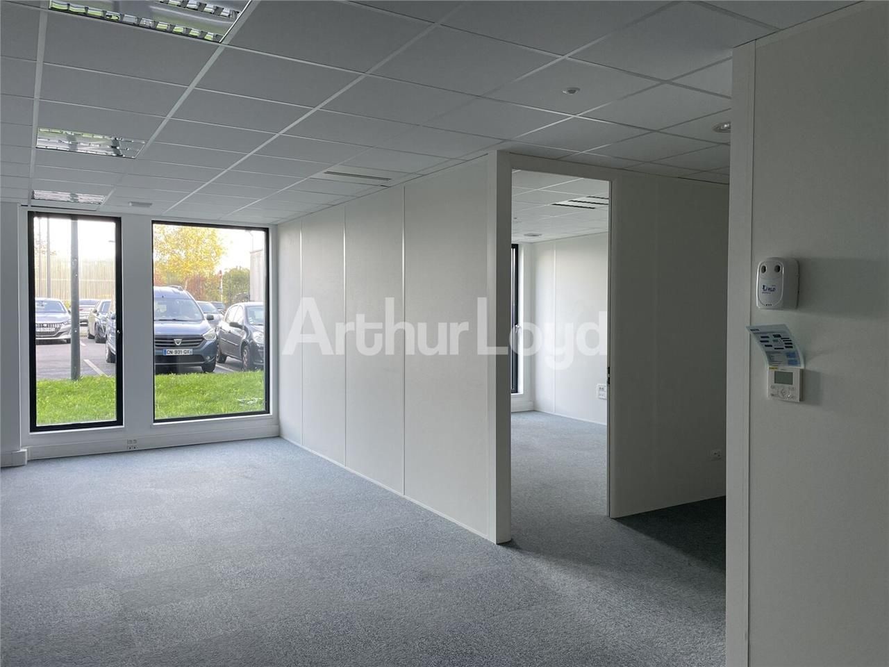 Bureaux à vendre ou à louer à VALE