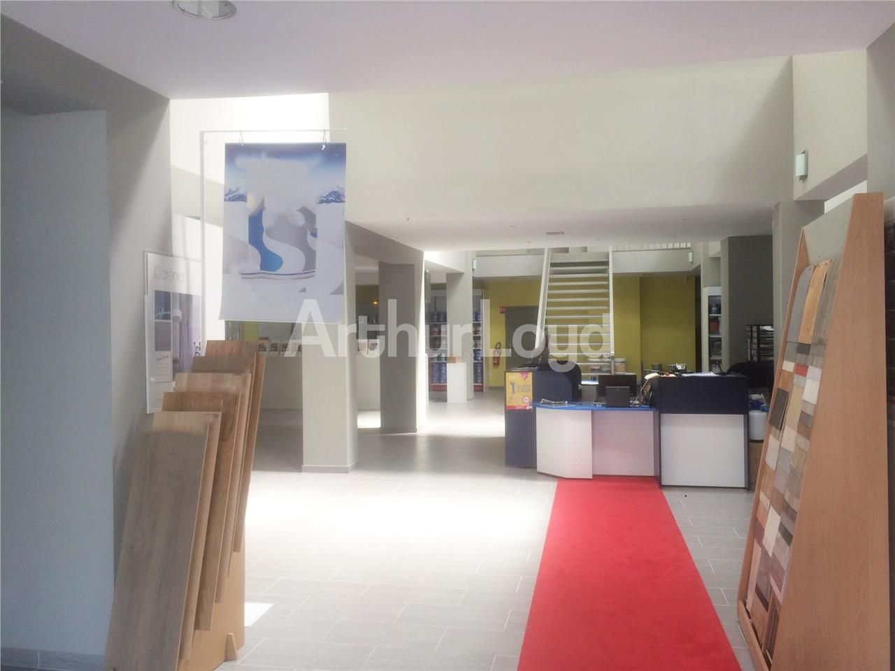 Bureaux et Show Room entièrement rénov&